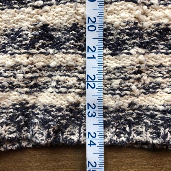 J. Jill Sweater Womens Large Gray Cream Striped Boucle 3D Knit Scoop Neck - Picture 6 of 11